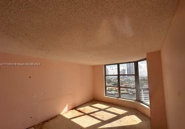 For Sale: $295,000 (1 beds, 1 baths, 1083 Square Feet)