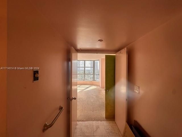 For Sale: $295,000 (1 beds, 1 baths, 1083 Square Feet)