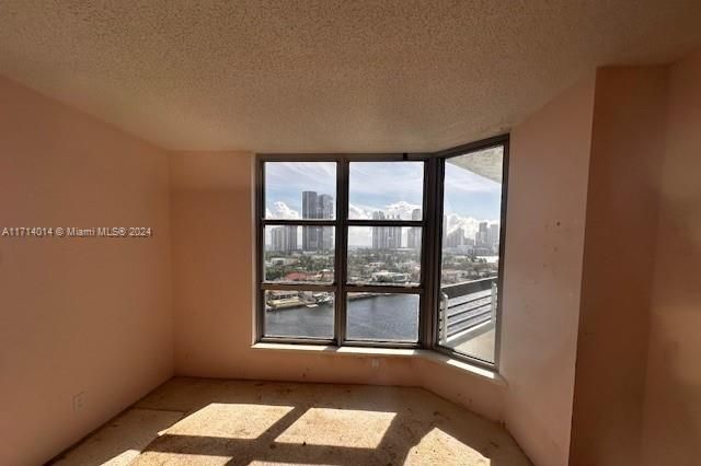 For Sale: $295,000 (1 beds, 1 baths, 1083 Square Feet)