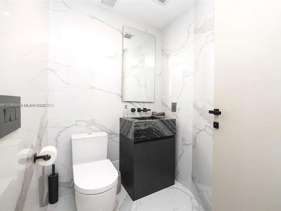 For Sale: $2,150,000 (1 beds, 1 baths, 1008 Square Feet)