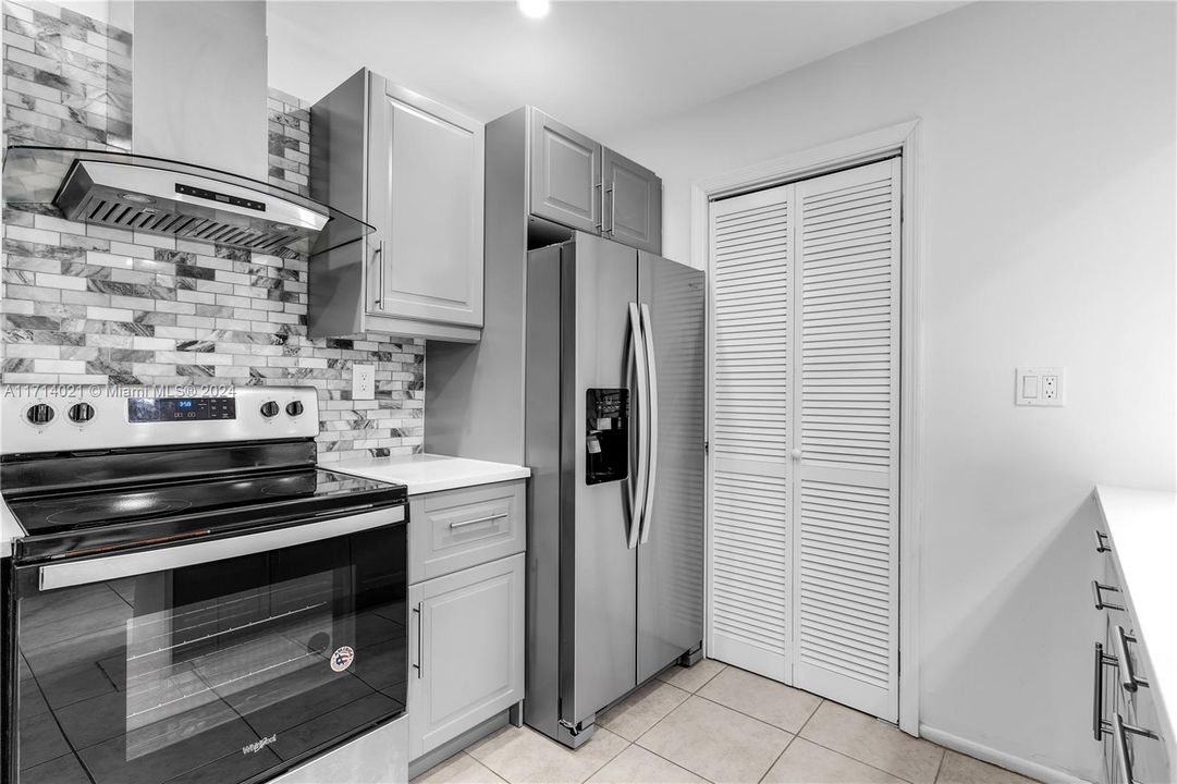 For Sale: $375,000 (2 beds, 2 baths, 1395 Square Feet)