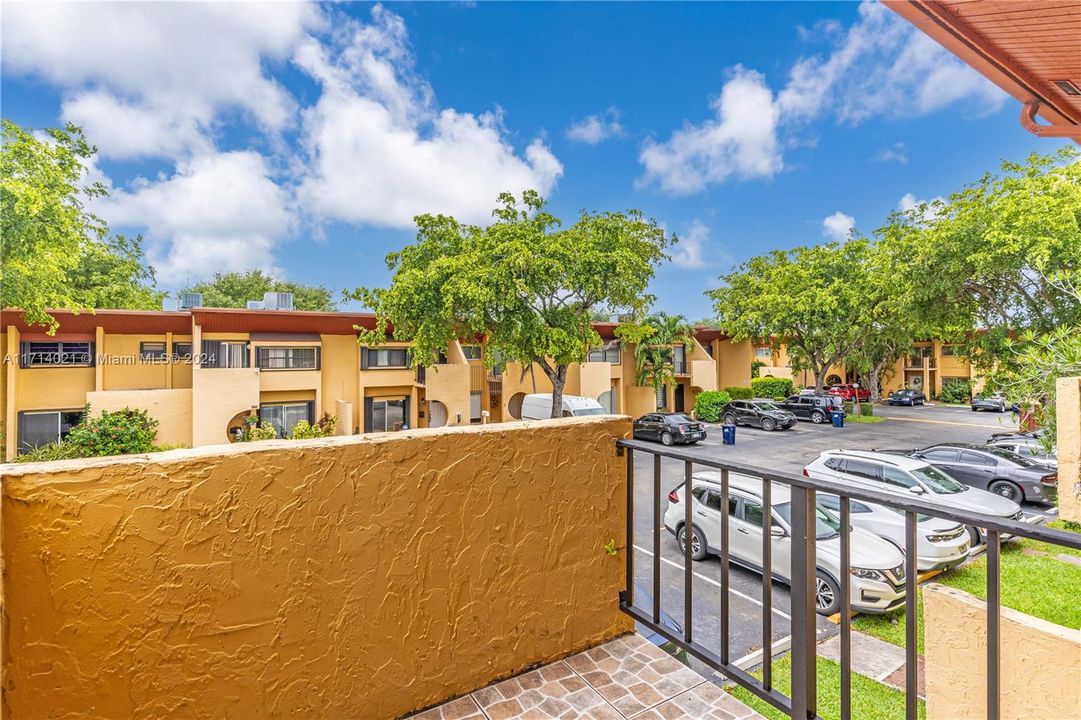 For Sale: $375,000 (2 beds, 2 baths, 1395 Square Feet)