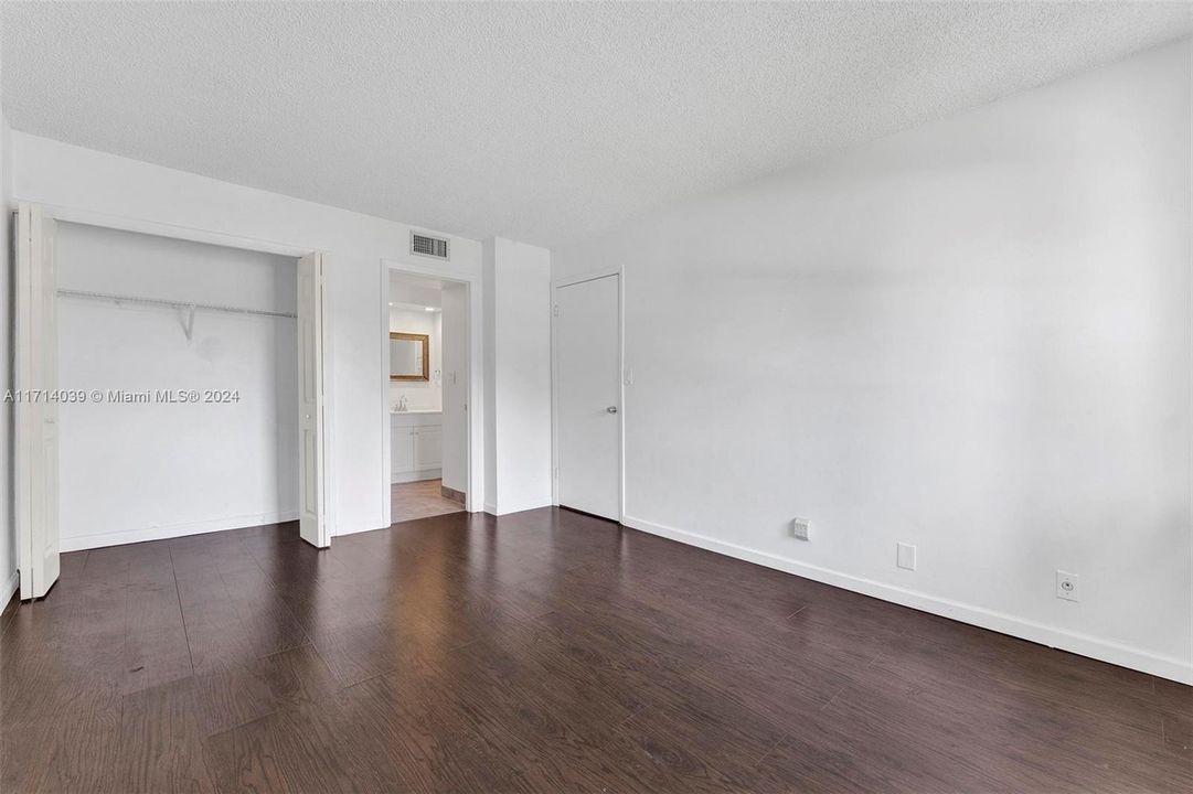 For Rent: $2,250 (2 beds, 2 baths, 1106 Square Feet)