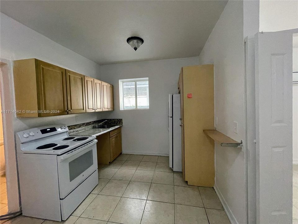 For Sale: $139,000 (1 beds, 1 baths, 465 Square Feet)