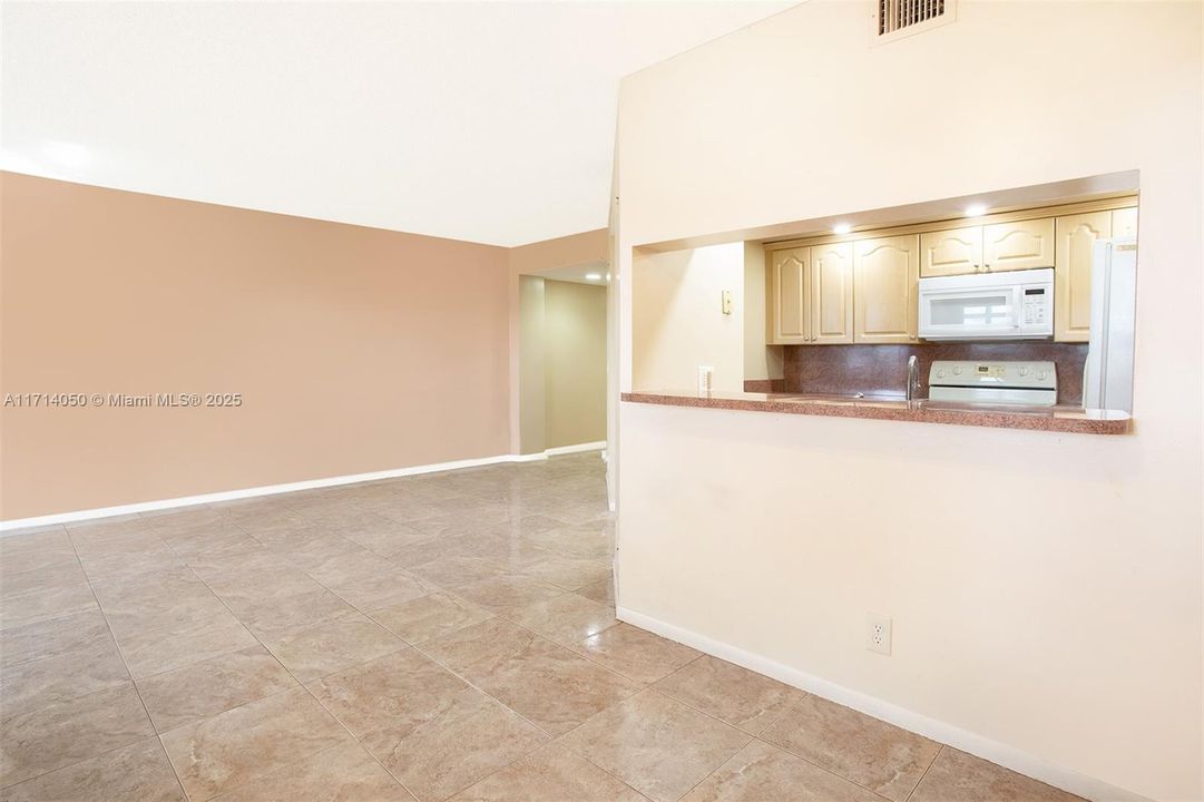 For Sale: $165,000 (1 beds, 1 baths, 840 Square Feet)