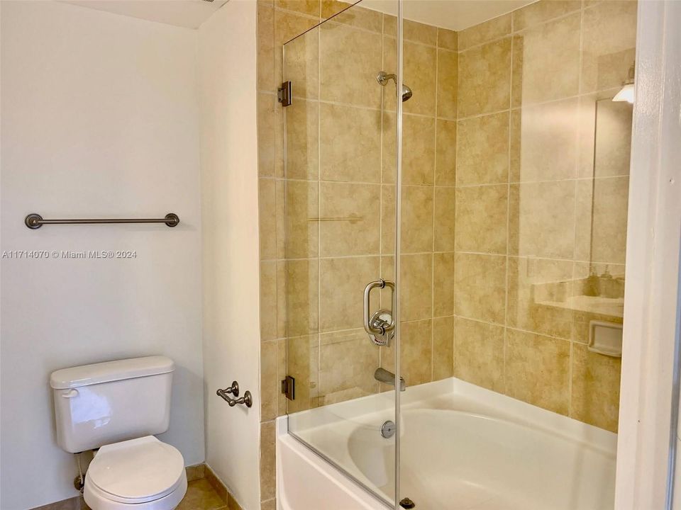 For Rent: $2,345 (0 beds, 1 baths, 634 Square Feet)