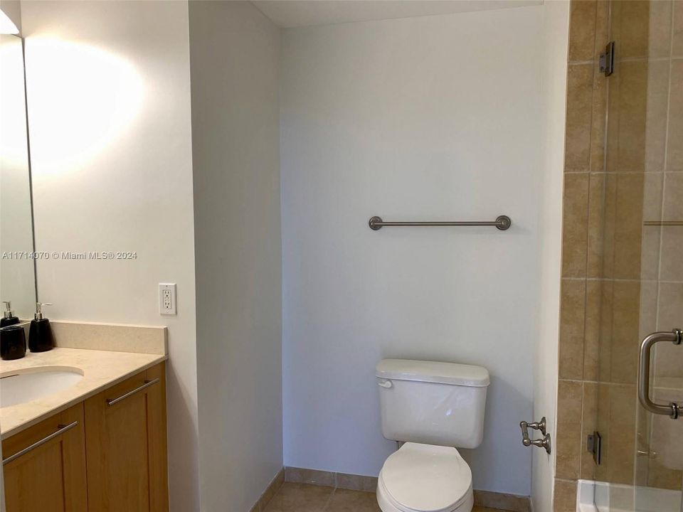 For Rent: $2,345 (0 beds, 1 baths, 634 Square Feet)