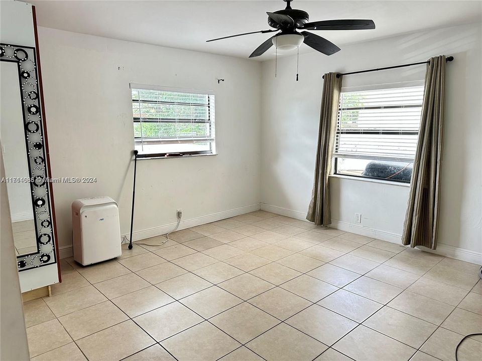 For Rent: $4,500 (4 beds, 2 baths, 1624 Square Feet)