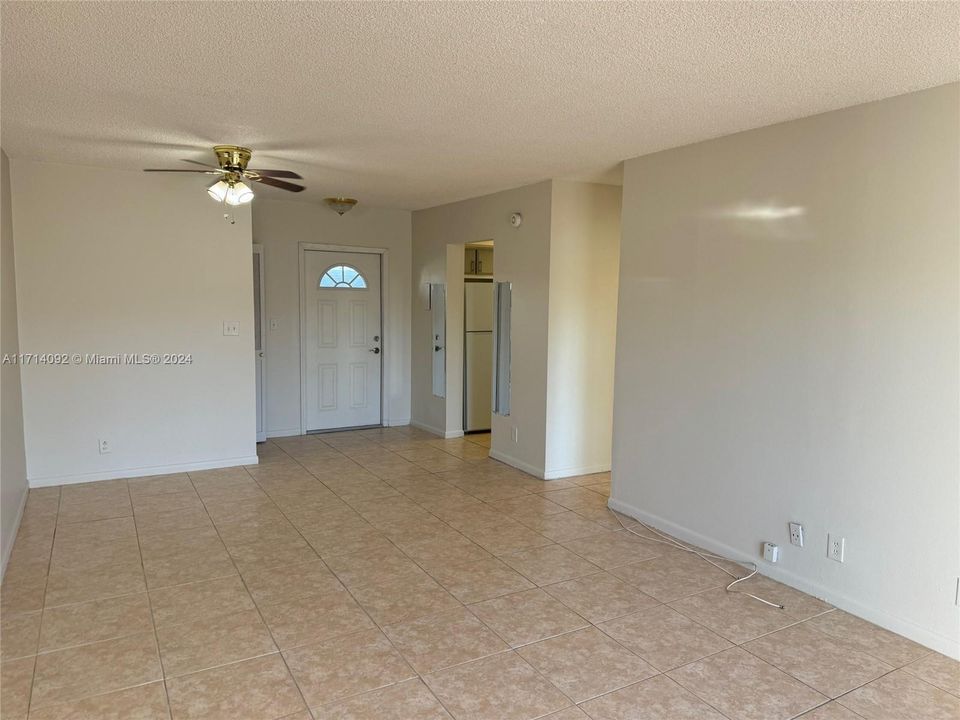 For Rent: $1,450 (1 beds, 1 baths, 650 Square Feet)