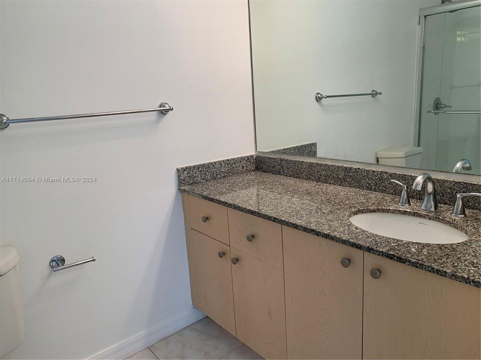 For Rent: $2,400 (2 beds, 2 baths, 1080 Square Feet)