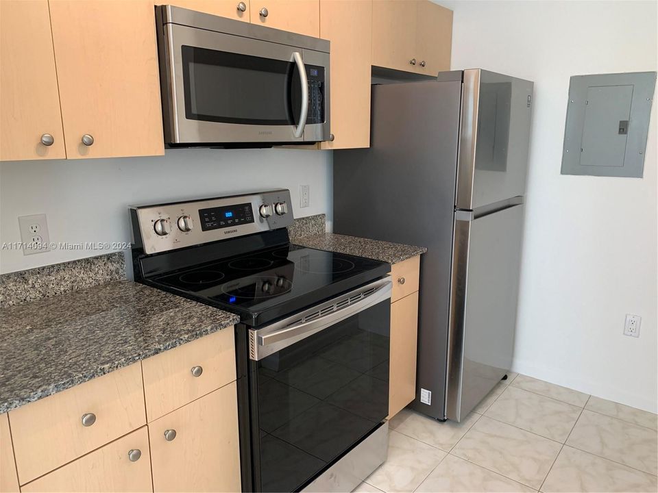 For Rent: $2,400 (2 beds, 2 baths, 1080 Square Feet)