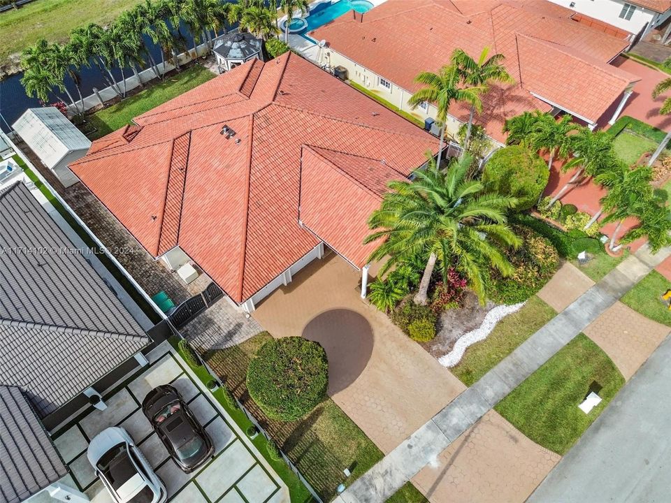 En Venta: $1,075,987 (4 camas, 3 baños, 2406 Pies cuadrados)