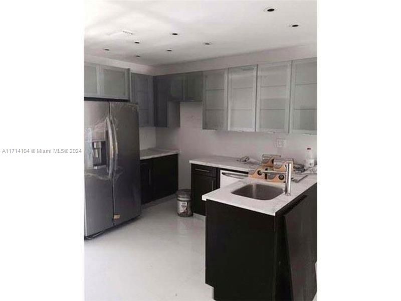 For Rent: $2,950 (2 beds, 2 baths, 1480 Square Feet)