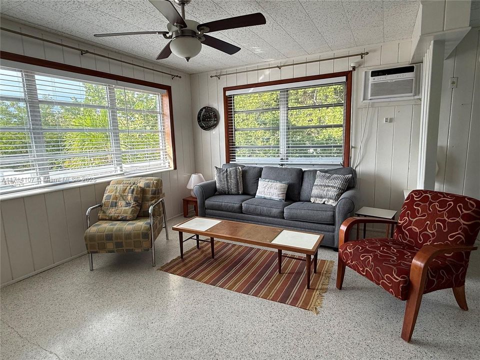 Vendido Recientemente: $1,375,000 (2 camas, 1 baños, 864 Pies cuadrados)