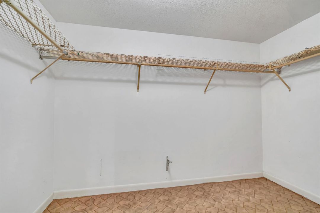 2528 Boundbrook Dr Interior (19)