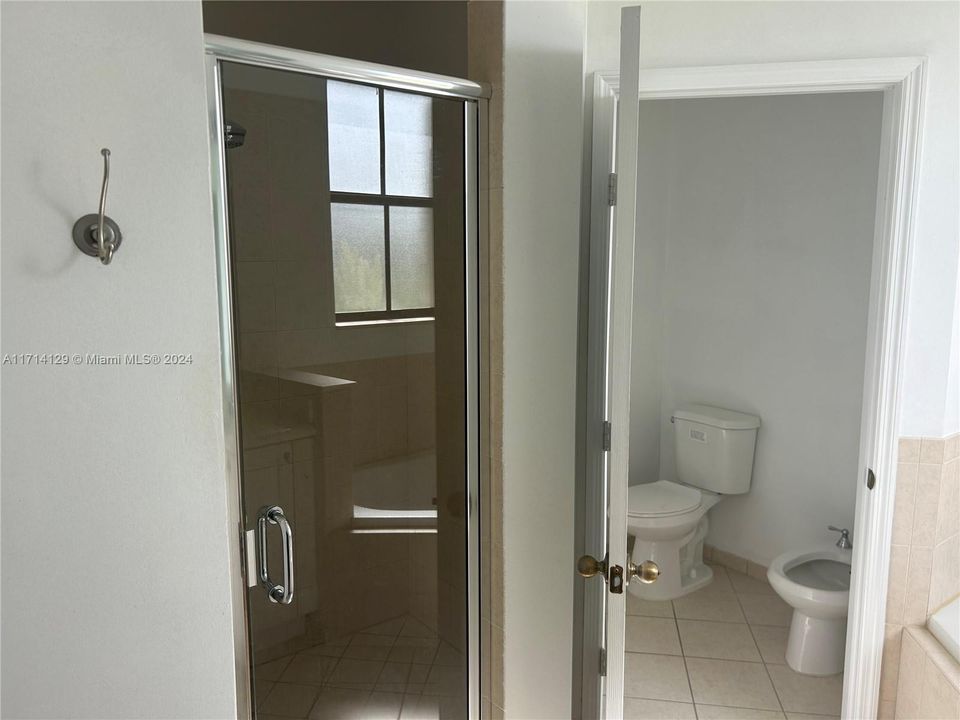 For Rent: $3,600 (3 beds, 2 baths, 1854 Square Feet)