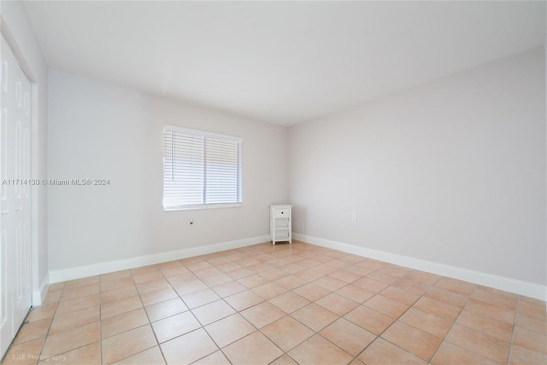 For Sale: $365,000 (2 beds, 2 baths, 986 Square Feet)