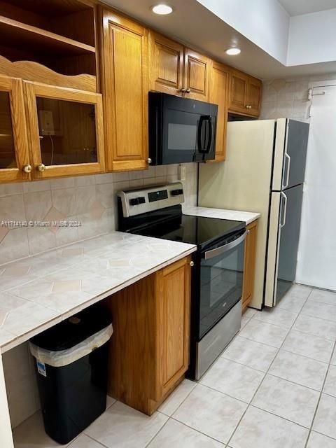 For Rent: $3,500 (1 beds, 1 baths, 980 Square Feet)