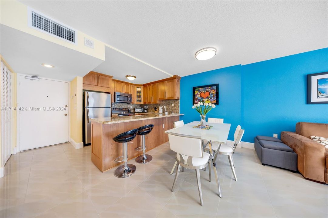 For Sale: $525,000 (1 beds, 1 baths, 655 Square Feet)