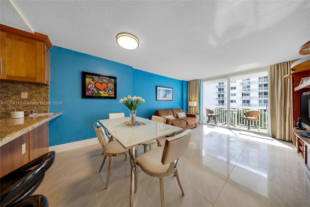 For Sale: $525,000 (1 beds, 1 baths, 655 Square Feet)