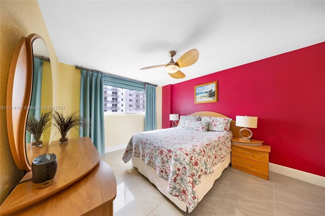 For Sale: $525,000 (1 beds, 1 baths, 655 Square Feet)