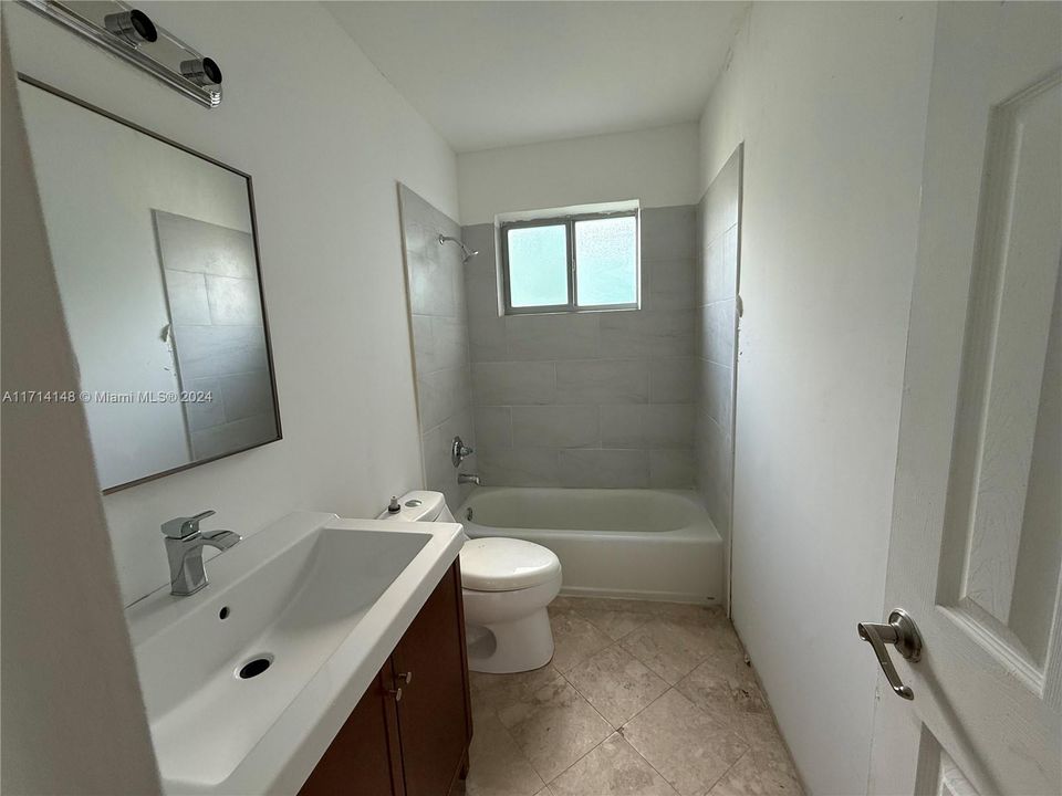 For Rent: $2,750 (2 beds, 2 baths, 871 Square Feet)