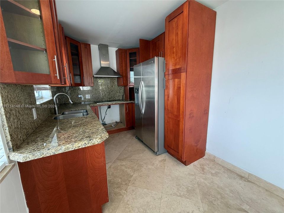 For Rent: $2,750 (2 beds, 2 baths, 871 Square Feet)