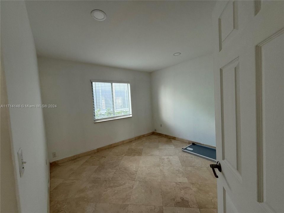 For Rent: $2,750 (2 beds, 2 baths, 871 Square Feet)