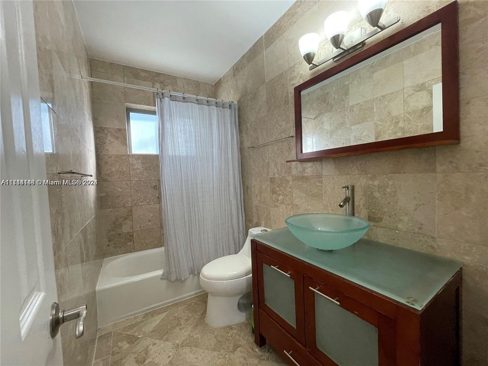 For Rent: $2,750 (2 beds, 2 baths, 871 Square Feet)