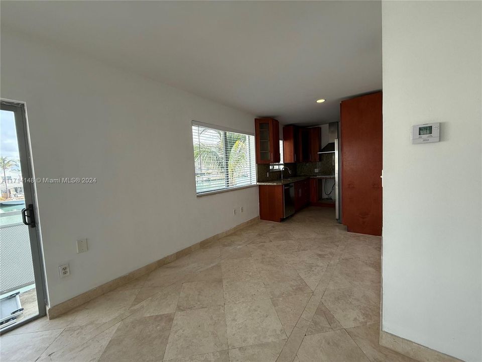 For Rent: $2,750 (2 beds, 2 baths, 871 Square Feet)