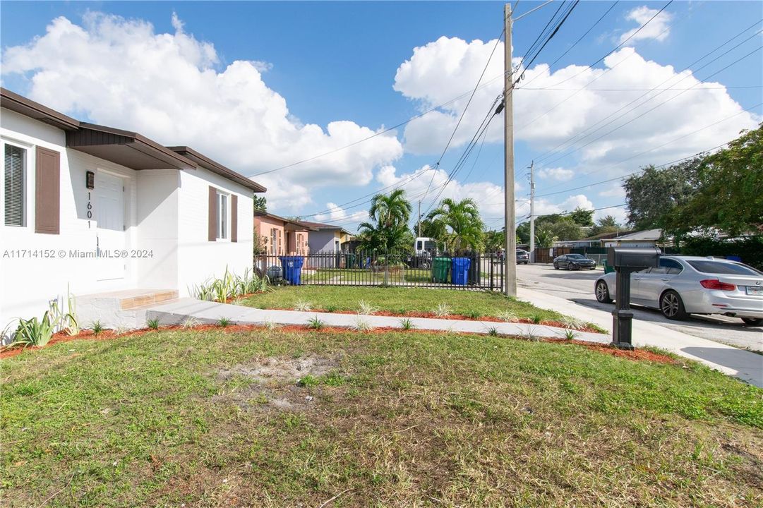 For Sale: $490,000 (3 beds, 2 baths, 1175 Square Feet)