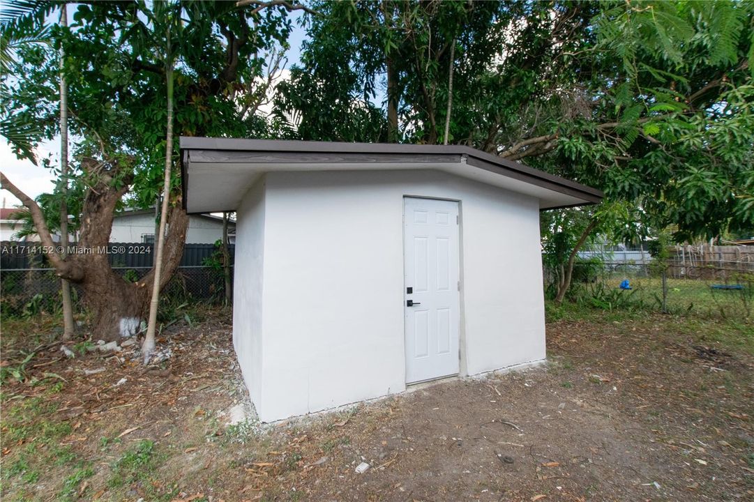 For Sale: $490,000 (3 beds, 2 baths, 1175 Square Feet)