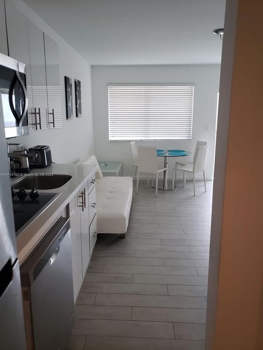 For Rent: $2,000 (1 beds, 1 baths, 395 Square Feet)