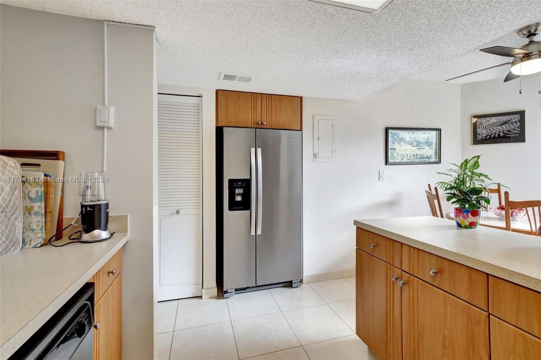 For Sale: $274,000 (3 beds, 2 baths, 1155 Square Feet)