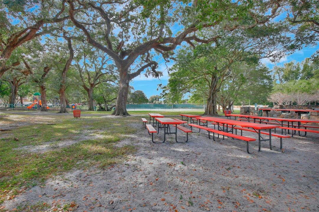 For Sale: $274,000 (3 beds, 2 baths, 1155 Square Feet)