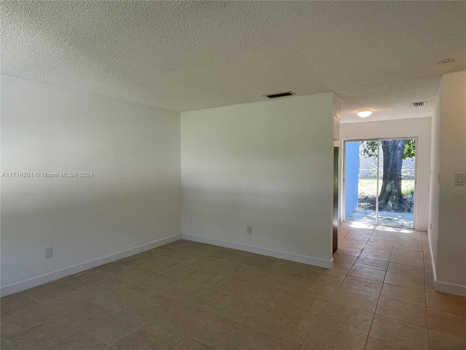 For Rent: $1,645 (2 beds, 1 baths, 780 Square Feet)