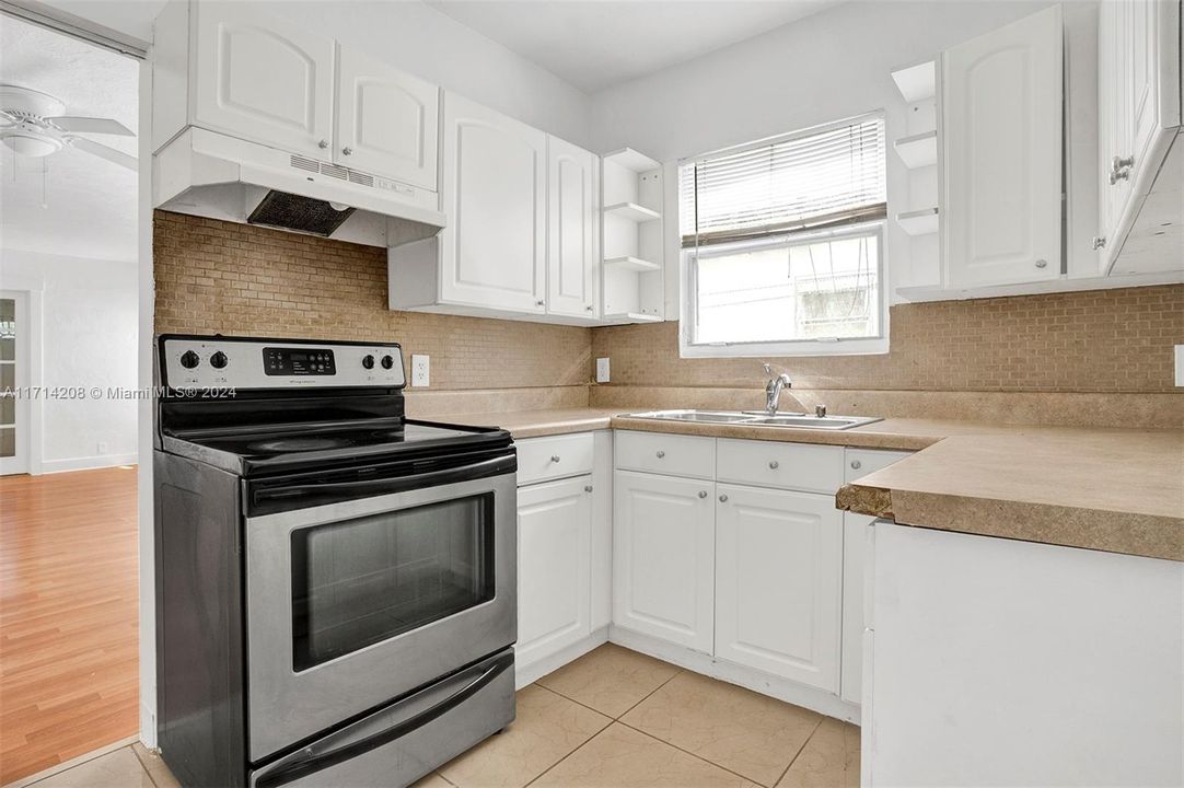 For Rent: $3,200 (3 beds, 2 baths, 1435 Square Feet)