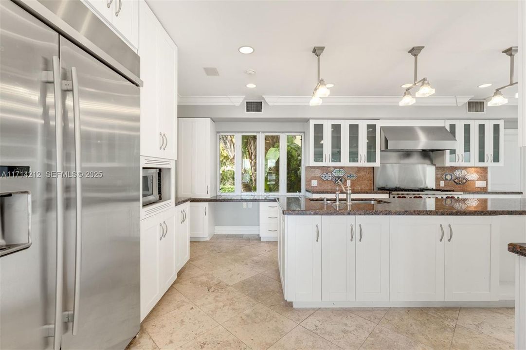 Active With Contract: $17,500,000 (4 beds, 5 baths, 5050 Square Feet)