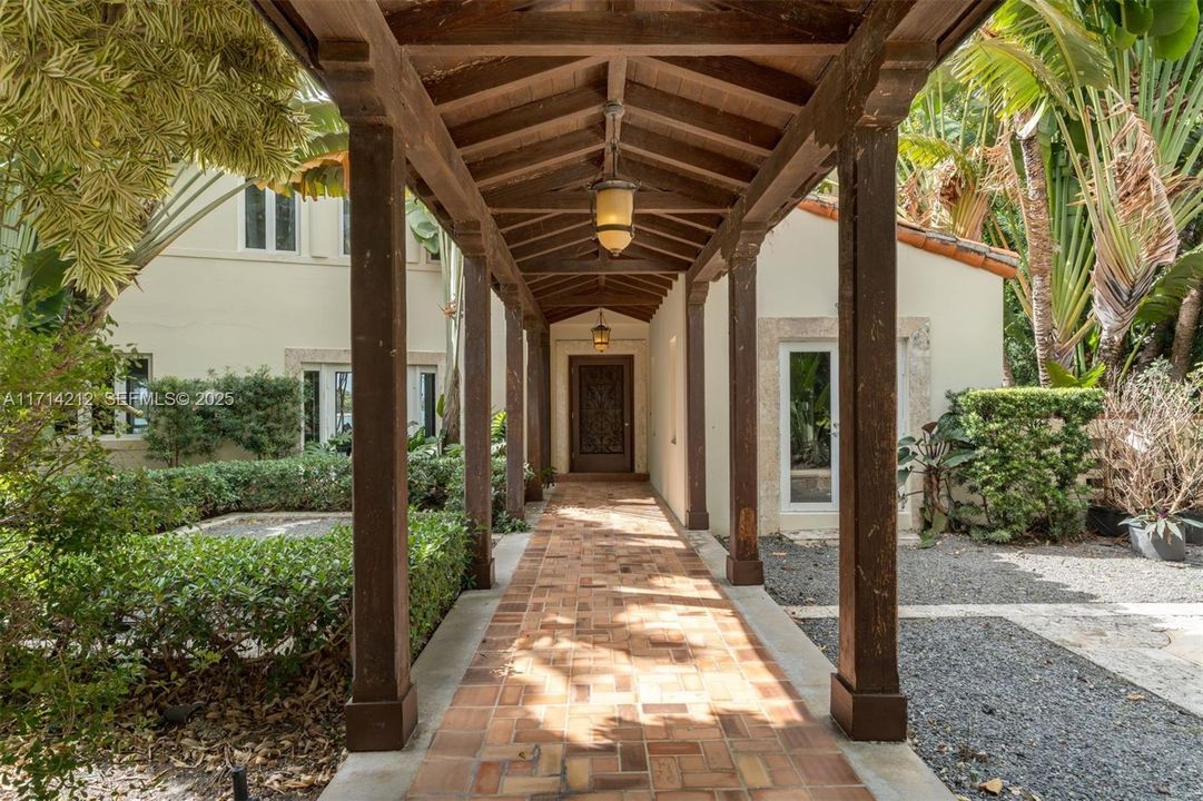 Active With Contract: $17,500,000 (4 beds, 5 baths, 5050 Square Feet)