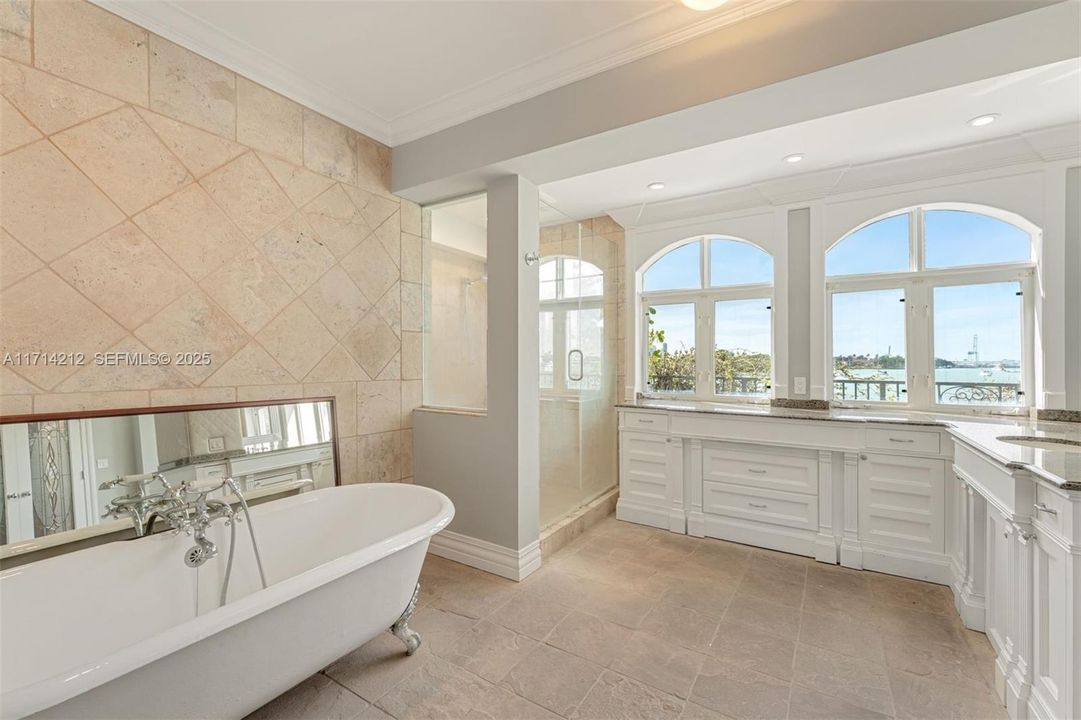 Active With Contract: $17,500,000 (4 beds, 5 baths, 5050 Square Feet)