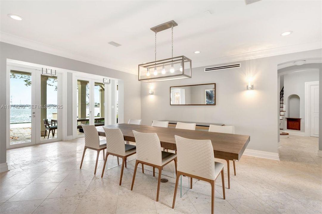 Active With Contract: $17,500,000 (4 beds, 5 baths, 5050 Square Feet)