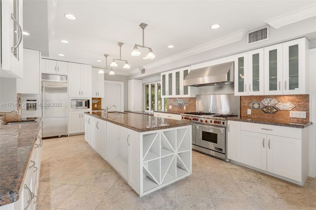Active With Contract: $17,500,000 (4 beds, 5 baths, 5050 Square Feet)