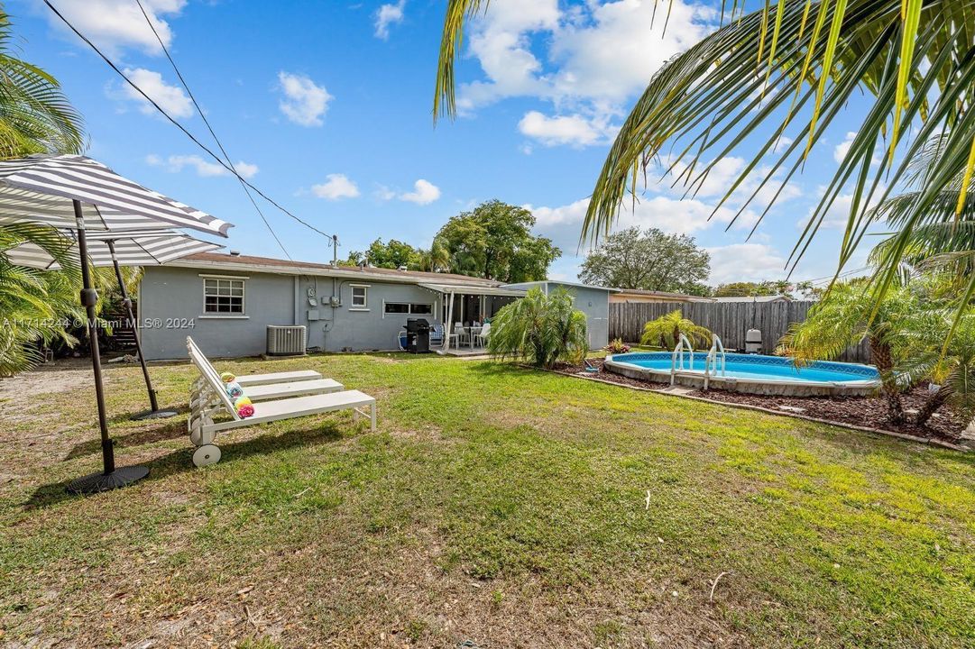 For Sale: $499,000 (4 beds, 2 baths, 900 Square Feet)