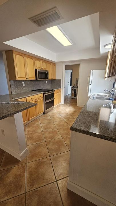 For Rent: $4,990 (2 beds, 2 baths, 2081 Square Feet)