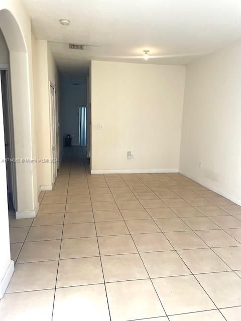 For Rent: $2,000 (3 beds, 2 baths, 1060 Square Feet)