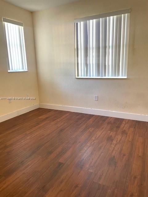 For Rent: $2,000 (3 beds, 2 baths, 1060 Square Feet)