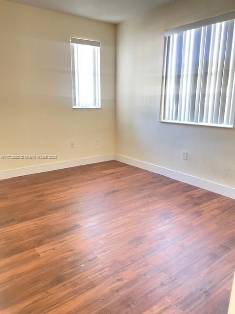 For Rent: $2,000 (3 beds, 2 baths, 1060 Square Feet)