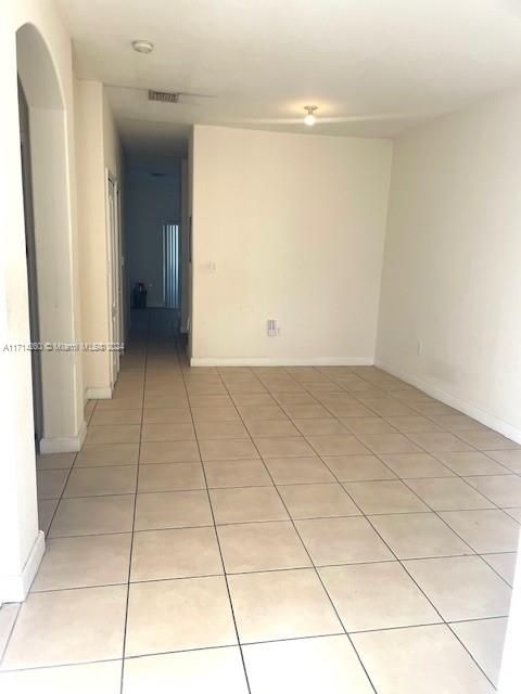 For Rent: $2,000 (3 beds, 2 baths, 1060 Square Feet)