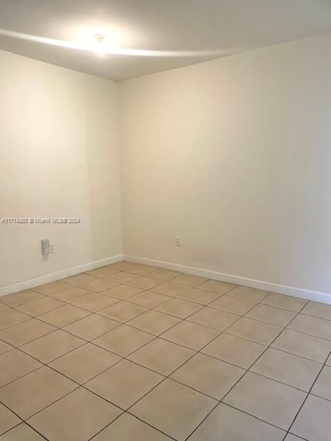 For Rent: $2,000 (3 beds, 2 baths, 1060 Square Feet)