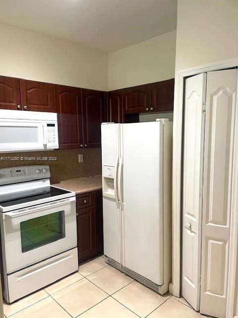 For Rent: $2,000 (3 beds, 2 baths, 1060 Square Feet)